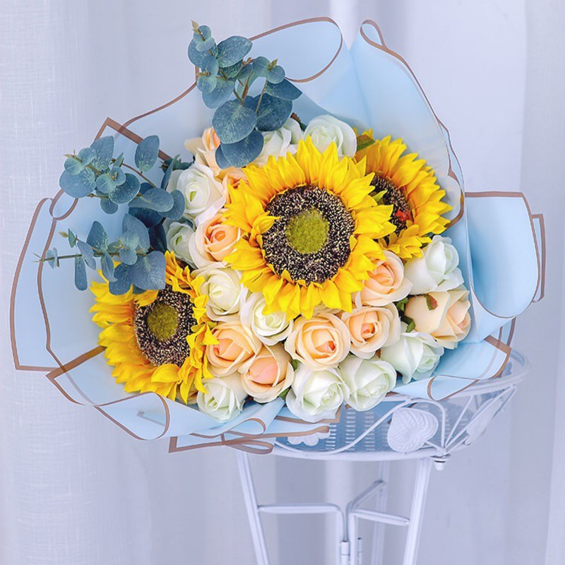 Papier cadeau fleur mat bordé d'or