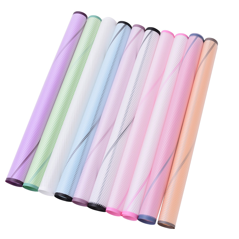 Papier d'emballage à fleurs rayées