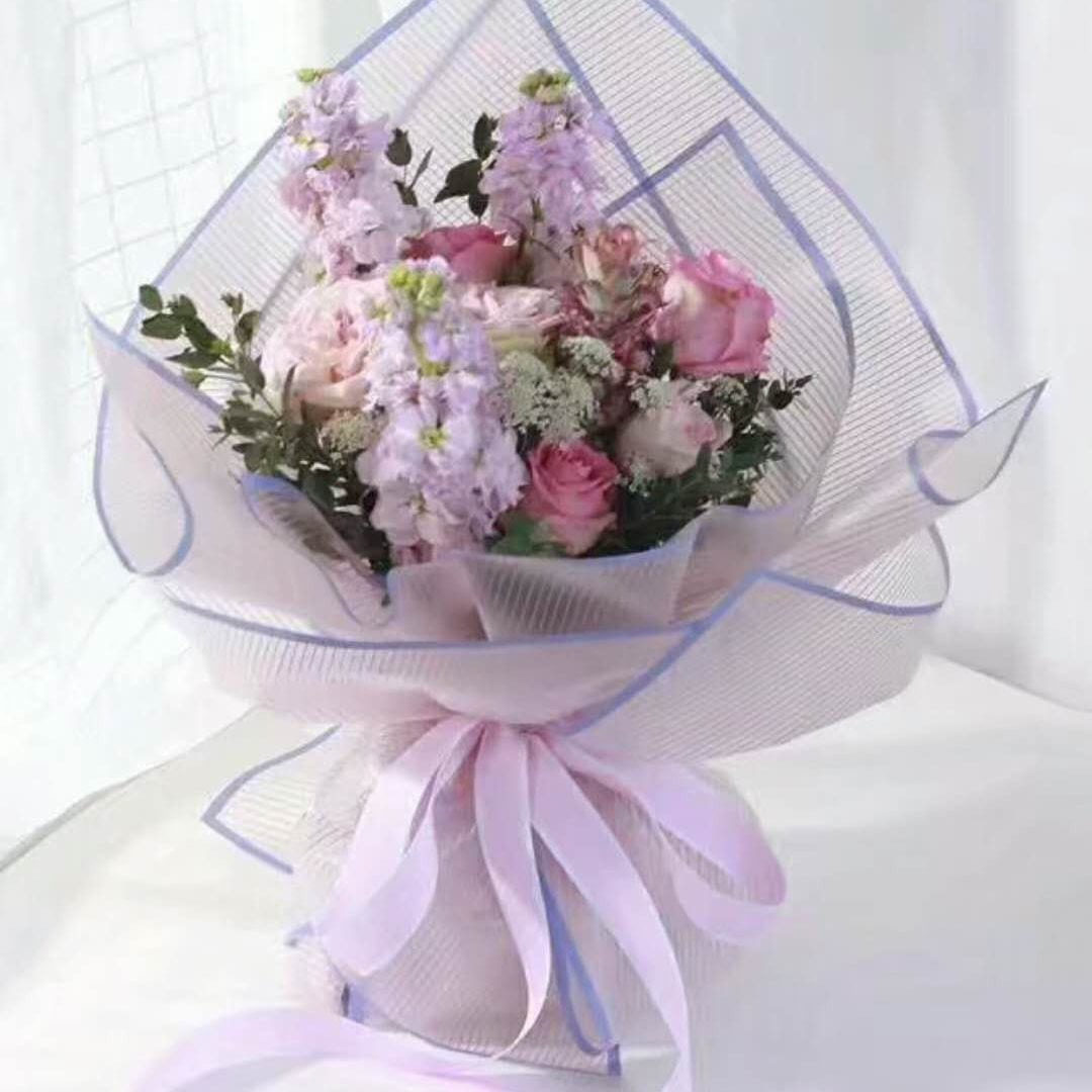 Papier d'emballage à fleurs rayées