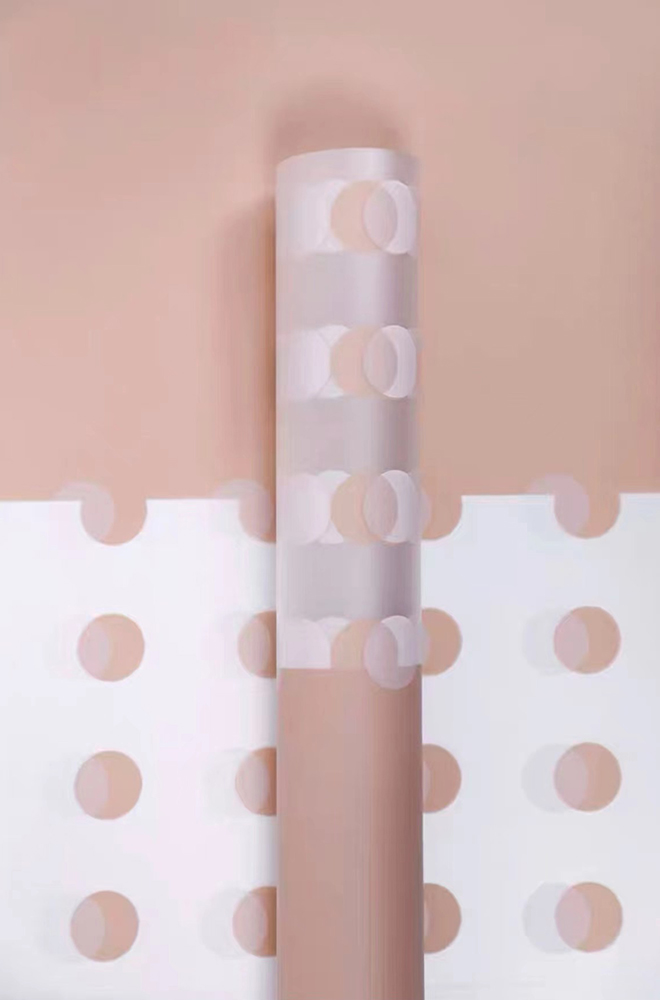 Papier d'emballage transparent à fleurs à pois