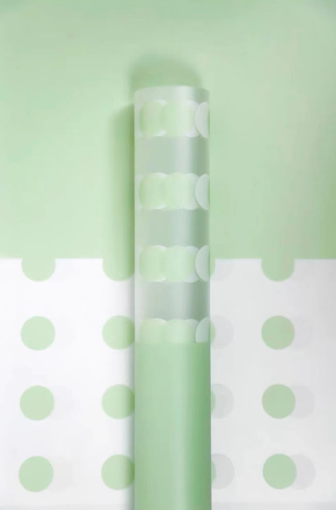 Papier d'emballage transparent à fleurs à pois