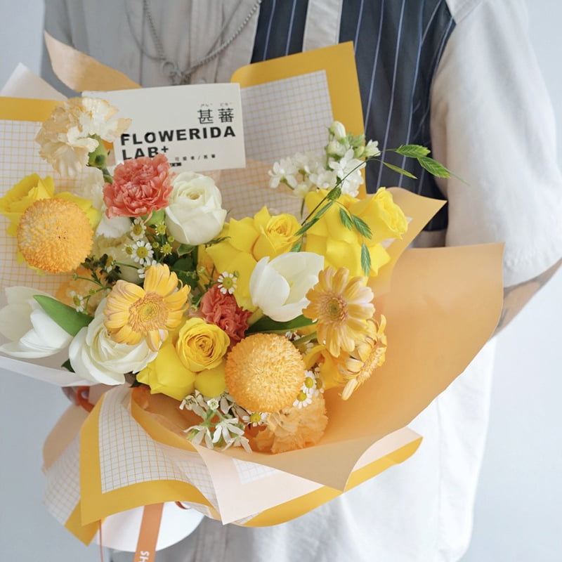 Papier d'emballage floral irisé à carreaux double face