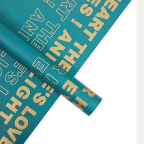 Papier d'emballage avec des mots artistiques