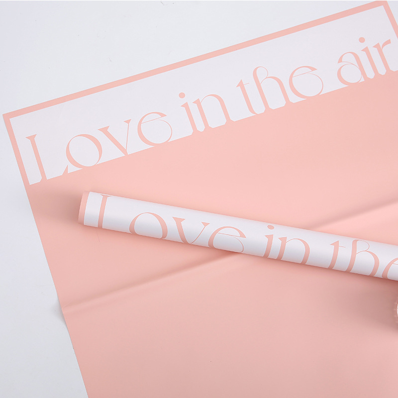 Papier d'emballage épais avec des mots artistiques