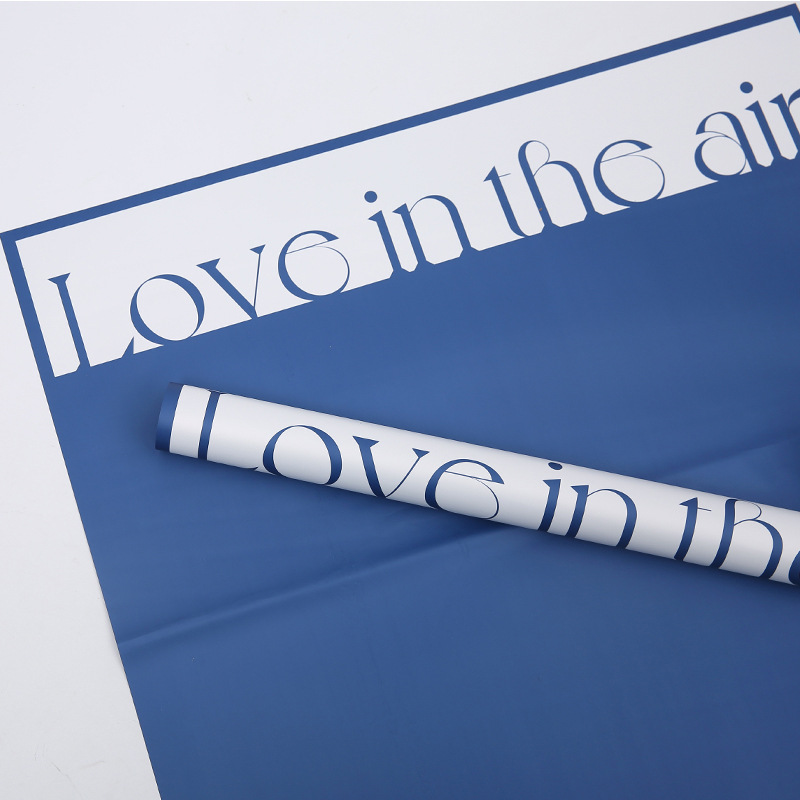 Papier d'emballage épais avec des mots artistiques