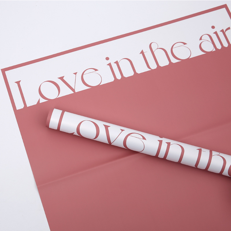 Papier d'emballage épais avec des mots artistiques