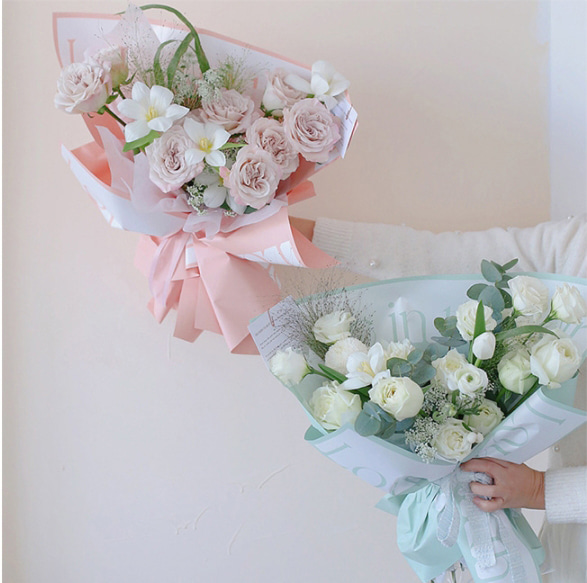 Papier d'emballage épais avec des mots artistiques