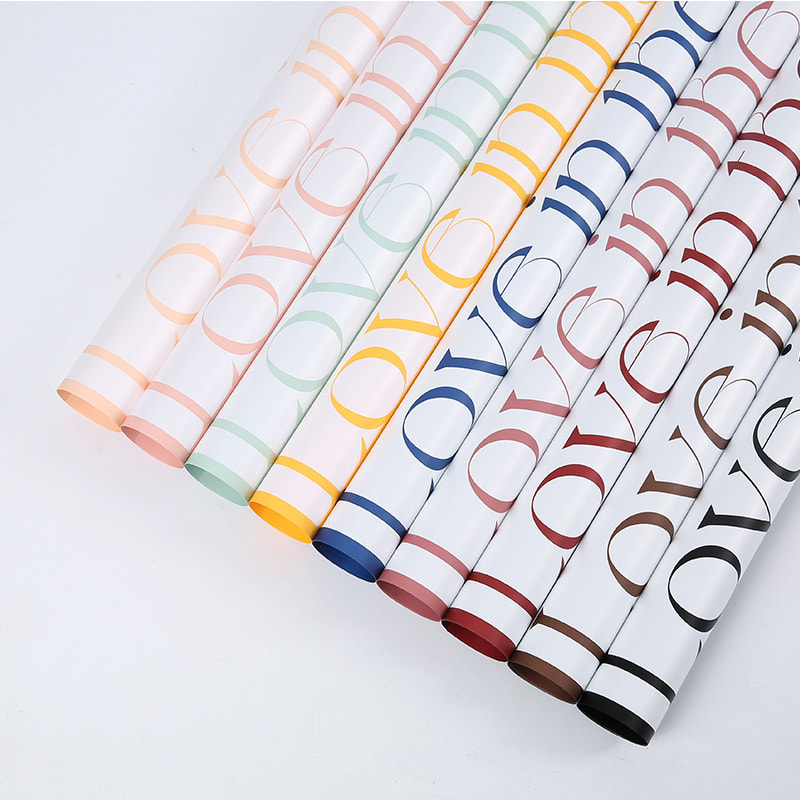 Papier d'emballage épais avec des mots artistiques
