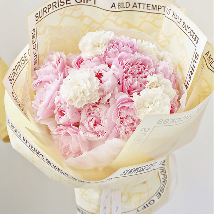 Papier d'emballage de fleurs Hera de marque dans une variété de couleurs