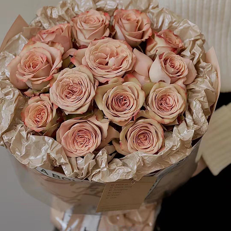 Papier d'emballage de fleurs Hera de marque dans une variété de couleurs