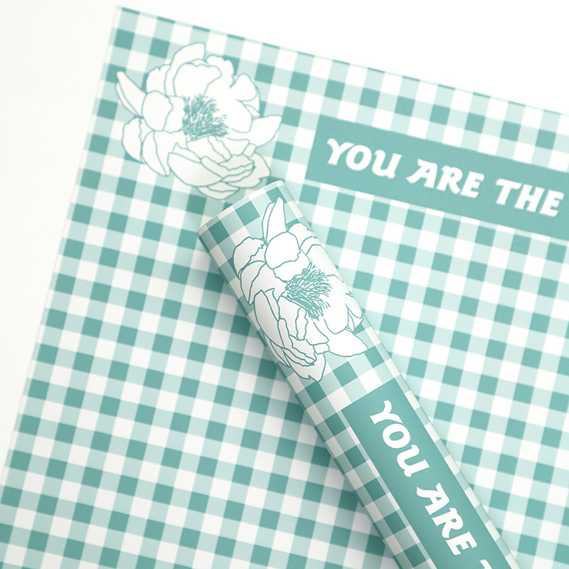 Papier Cadeau Fleur de plume à motif à carreaux