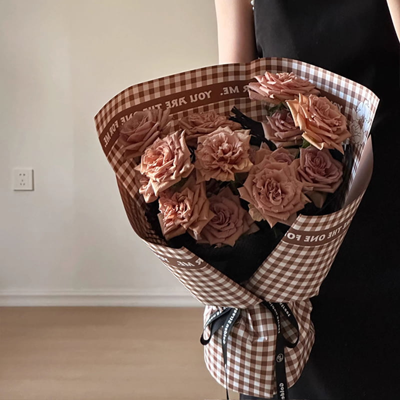 Papier Cadeau Fleur de plume à motif à carreaux