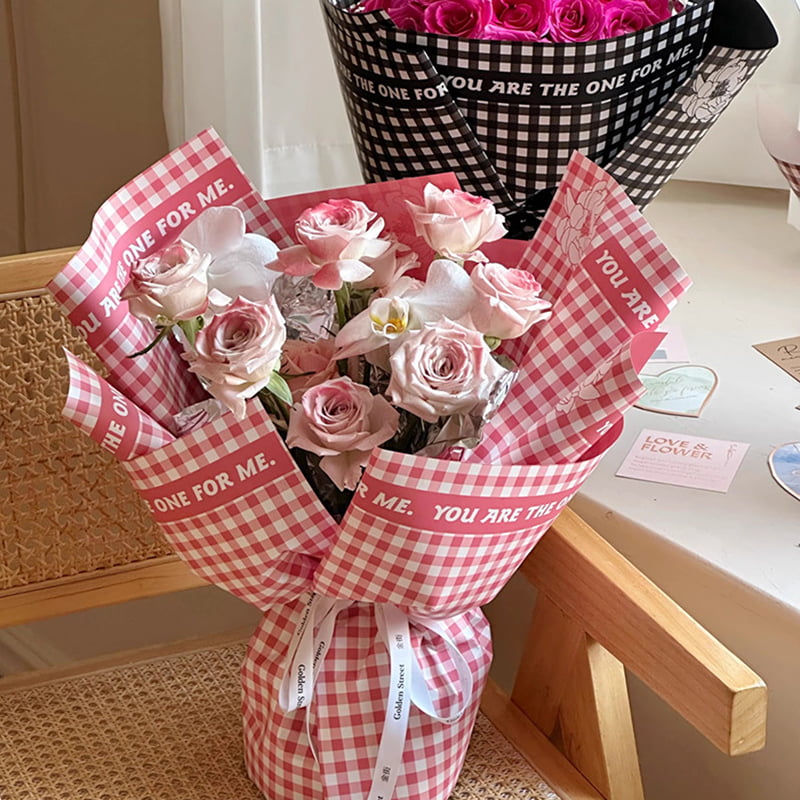 Papier Cadeau Fleur de plume à motif à carreaux
