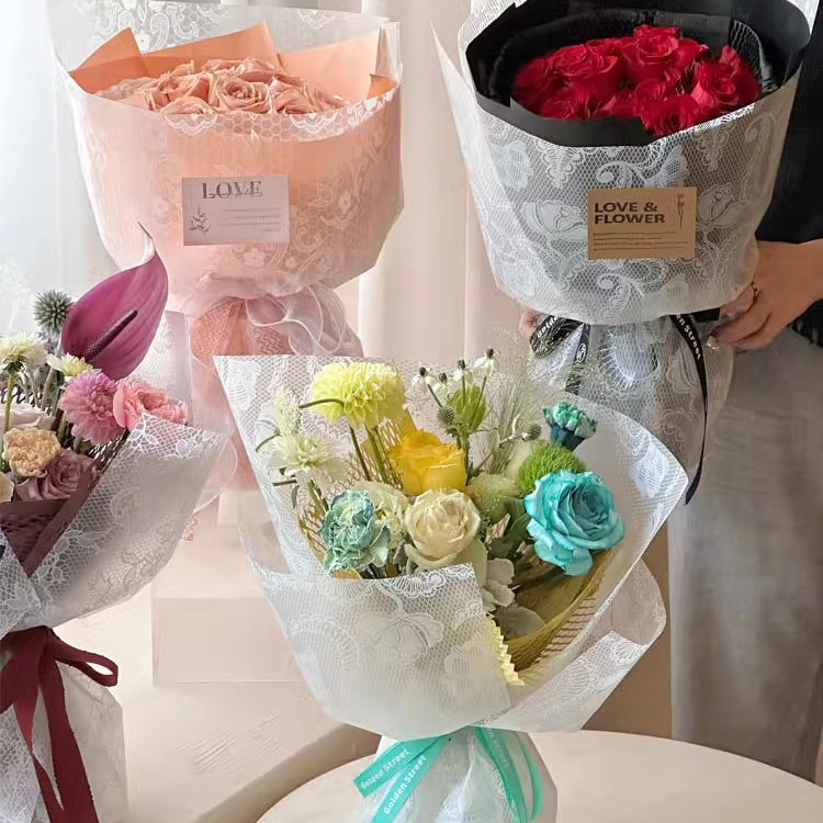 Papier d'emballage de fleurs Nuosha dans différents motifs et styles