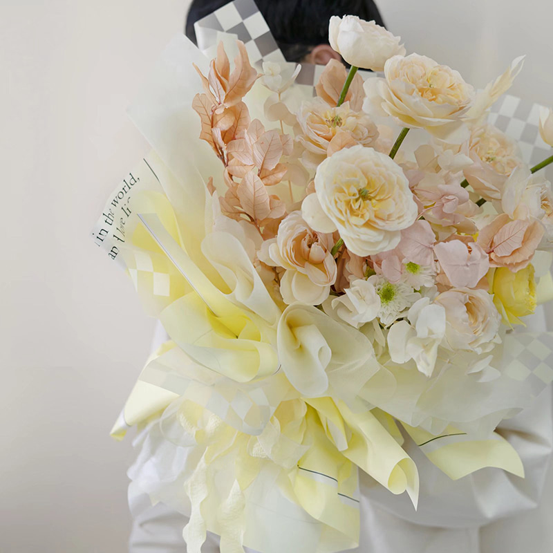 Papier d'emballage de fleurs aux lettres lisses